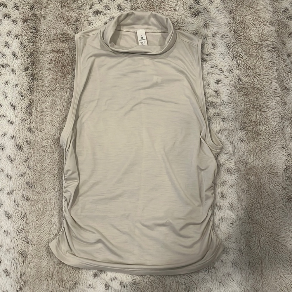 Lululemon sleeveless crop top